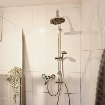 Stylisches Fuer Max 5 Personen In Naehe Zum Hbf Und Koblenzer-innenstadt קובלנץ